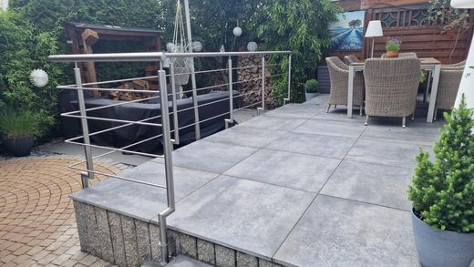 Edelstahl-Terrassengeländer mit Querstäben