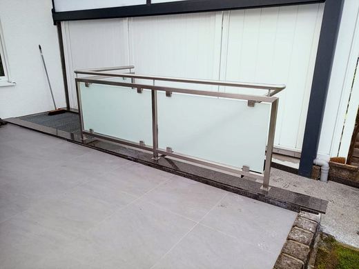 Edelstahl-Terrassengeländer mit Glasfüllung