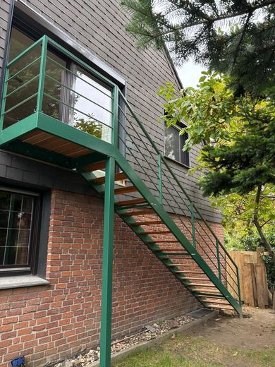 Pulverbeschichtete Außentreppe mit Balkon